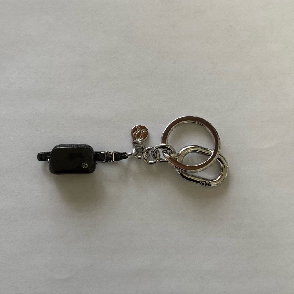 Lululemon belt bag keychain